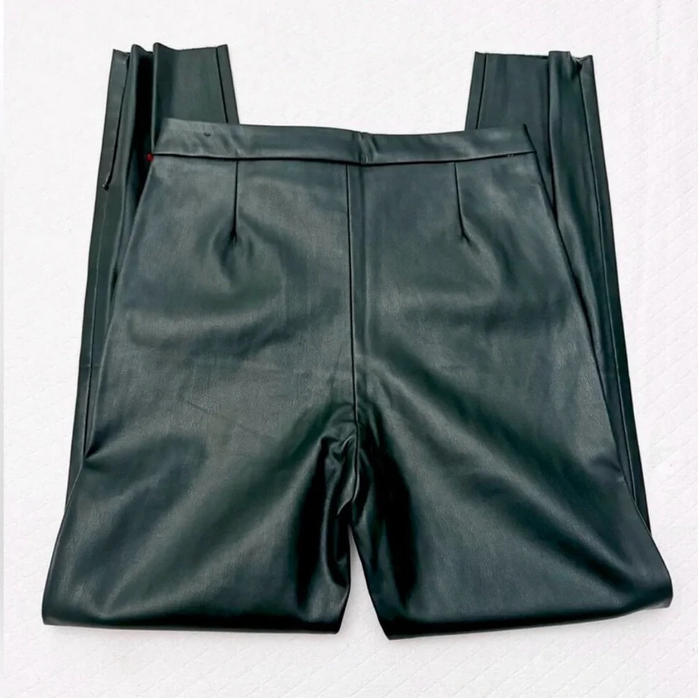 NWOT Zara Dark Green Leather high-waisted leggings. Size M. Ankle Zip
